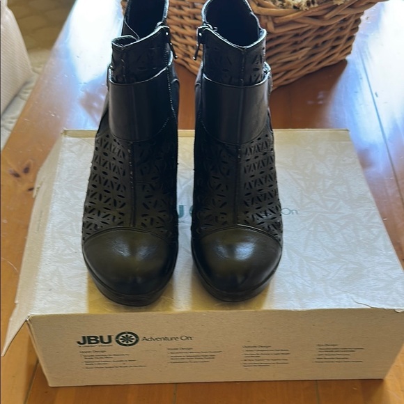 JBU Black Ankle Booties with Laser-Cut Design Wedge leather / textile upper - Picture 2 of 7